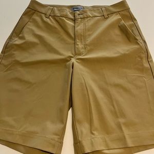 Men’s  Shorts VRST Men's 9'' Commuter Short size 32 khaki
